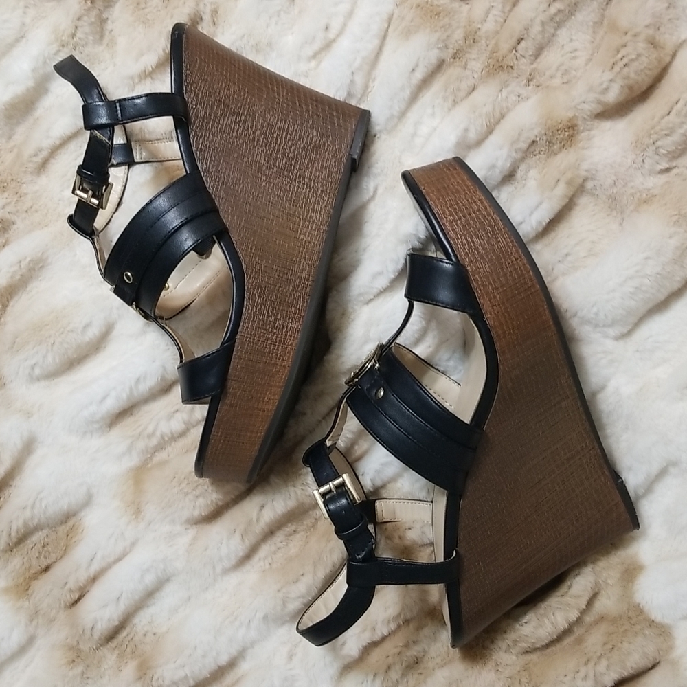 Tommy Hilfiger Black & Gold Wedge Heels sz 8